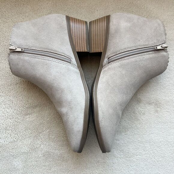 Jack Rogers Kali Taupe Tan Suede Ankle Boot Booties Bow Side Zip Women’s 7.5 - 8 - Picture 6 of 16